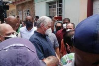 Díaz-Canel visite un quartier